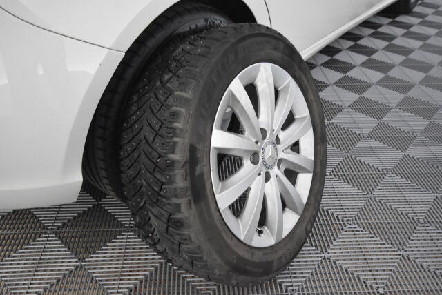 Mercedes-Benz A 2016 180 A Premium Business / Panoraama / 1 Om / Merkkihuoltohistoria / Kamera
