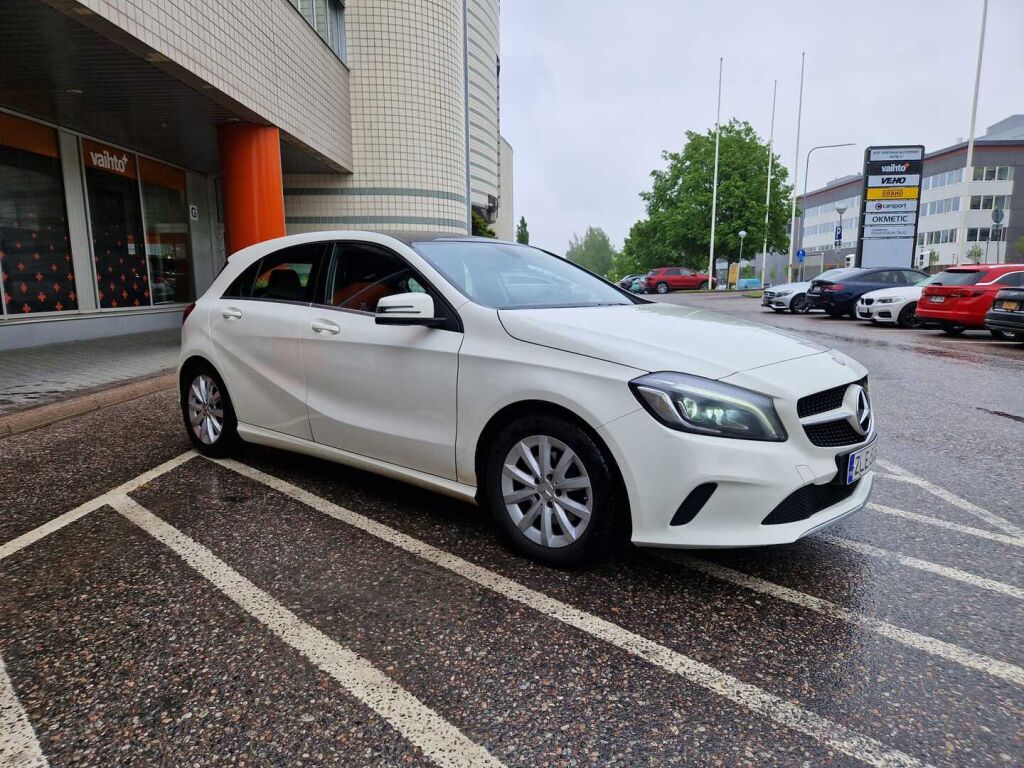Mercedes-Benz A 2016 180 A Premium Business / Panoraama / 1 Om / Merkkihuoltohistoria / Kamera