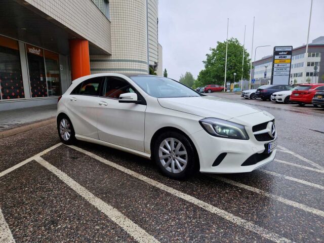 Mercedes-Benz A 2016 180 A Premium Business / Panoraama / 1 Om / Merkkihuoltohistoria / Kamera