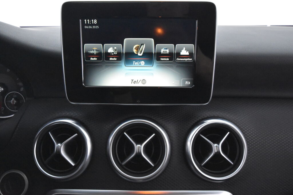 Mercedes-Benz A 2016 180 A Premium Business / Panoraama / 1 Om / Merkkihuoltohistoria / Kamera