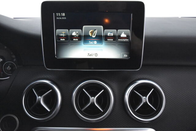 Mercedes-Benz A 2016 180 A Premium Business / Panoraama / 1 Om / Merkkihuoltohistoria / Kamera