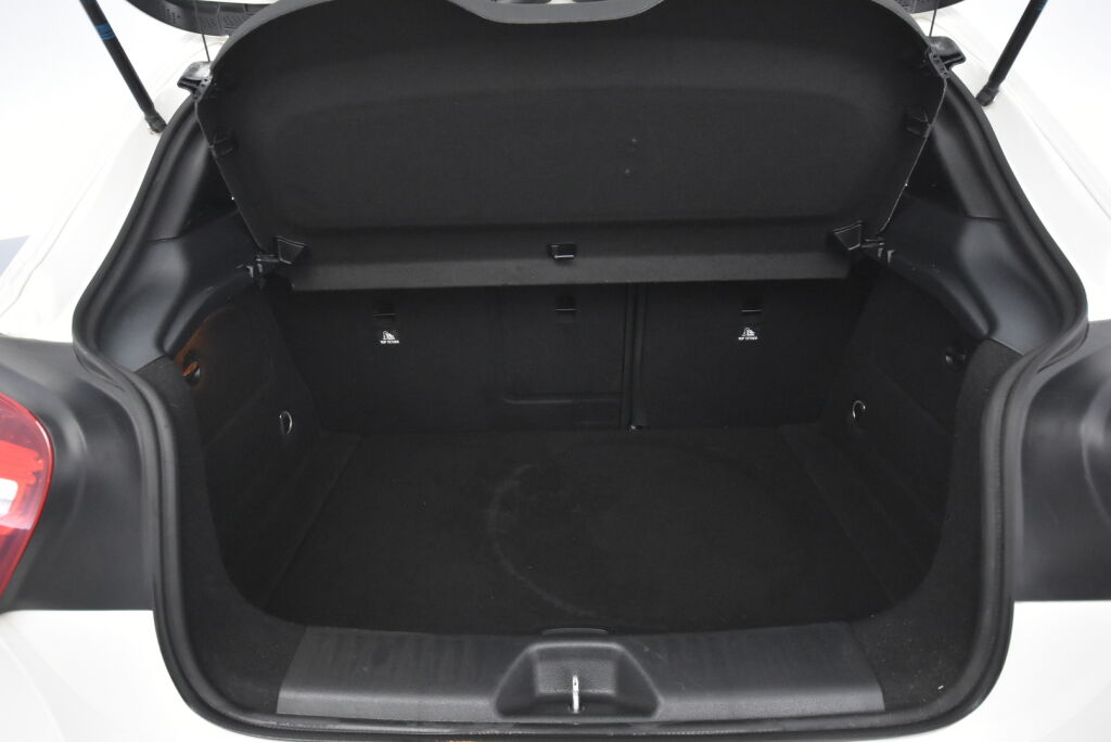 Mercedes-Benz A 2016 180 A Premium Business / Panoraama / 1 Om / Merkkihuoltohistoria / Kamera