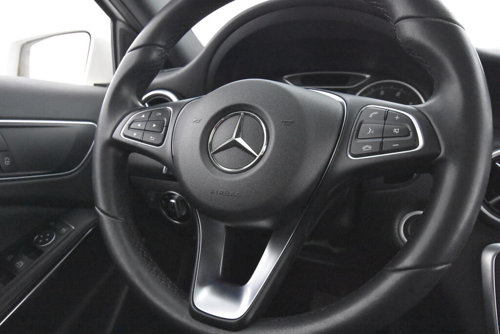 Mercedes-Benz A 2016 180 A Premium Business / Panoraama / 1 Om / Merkkihuoltohistoria / Kamera