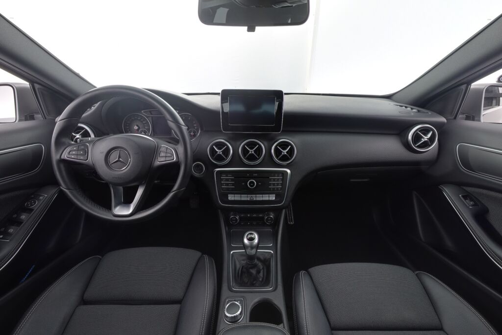 Mercedes-Benz A 2016 160 Premium Business / Xenonit/ Kamera/ Osanahkat