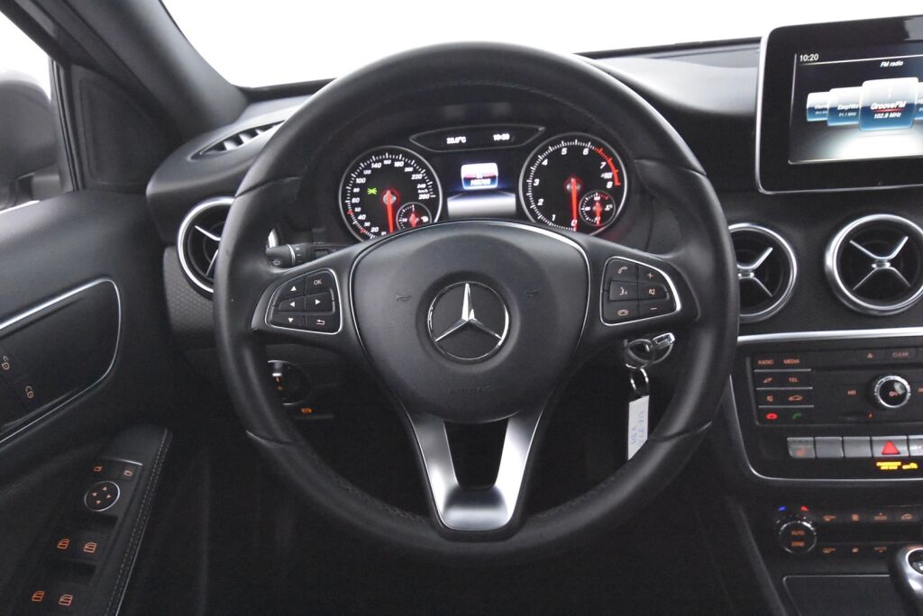 Mercedes-Benz A 2016 160 Premium Business / Xenonit/ Kamera/ Osanahkat