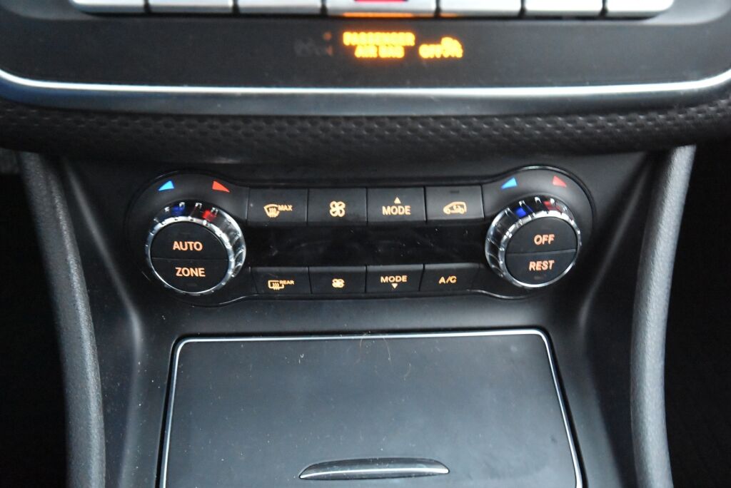Mercedes-Benz A 2016 160 Premium Business / Xenonit/ Kamera/ Osanahkat
