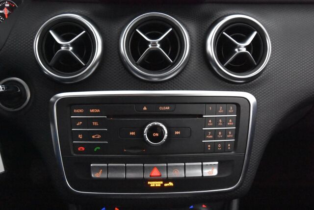 Mercedes-Benz A 2016 160 Premium Business / Xenonit/ Kamera/ Osanahkat