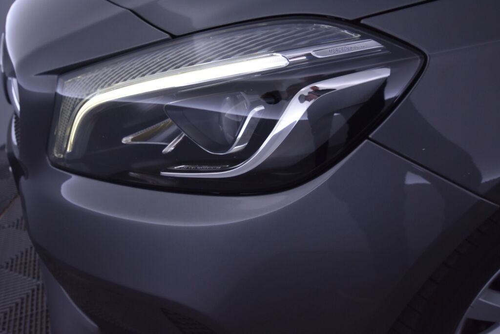 Mercedes-Benz A 2016 160 Premium Business / Xenonit/ Kamera/ Osanahkat