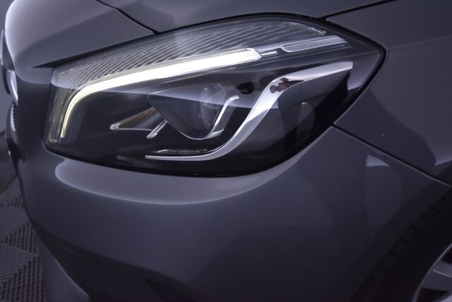 Mercedes-Benz A 2016 160 Premium Business / Xenonit/ Kamera/ Osanahkat