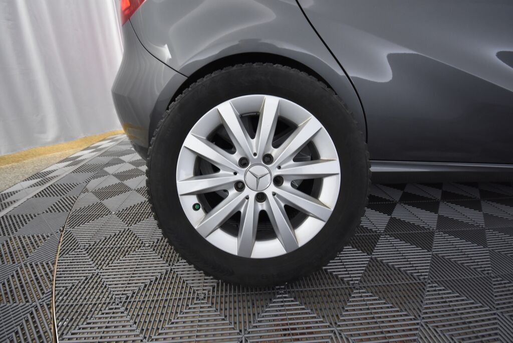 Mercedes-Benz A 2016 160 Premium Business / Xenonit/ Kamera/ Osanahkat
