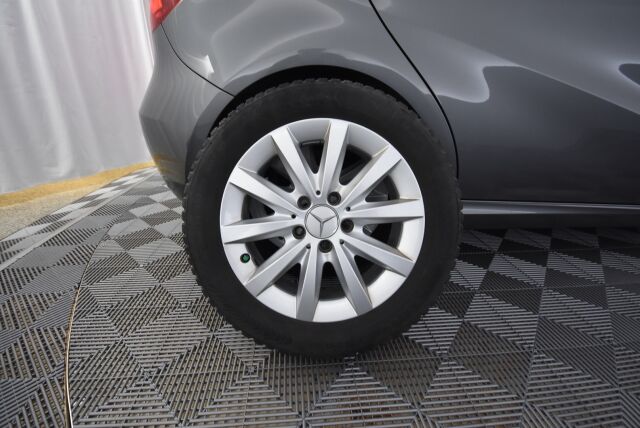 Mercedes-Benz A 2016 160 Premium Business / Xenonit/ Kamera/ Osanahkat