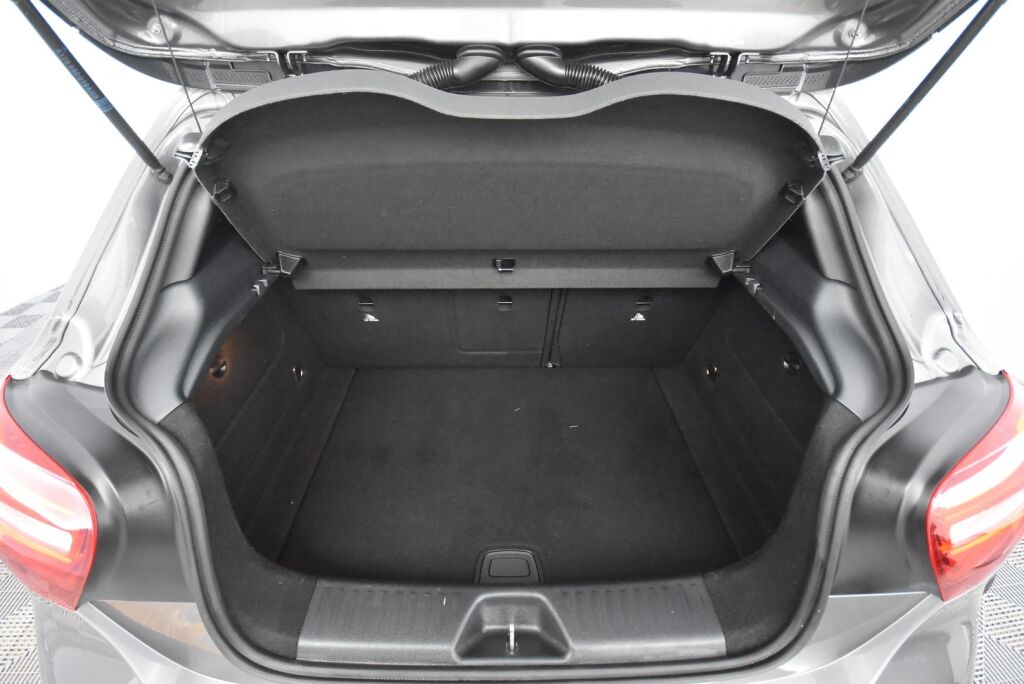 Mercedes-Benz A 2016 160 Premium Business / Xenonit/ Kamera/ Osanahkat