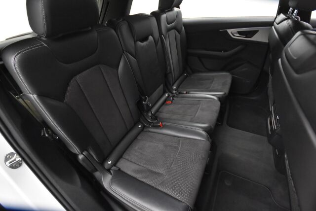 Audi Q7 2017 Business 3,0 V6 TDI e-tron quattro Tiptronic / S-Line / Panorama lasikatto / Digitaalinen mittaristo / Matrix LED / Ilma-alusta / Vetokoukku - RAHOITUS TÄHÄN AUTOON VAIN 3.99% - 