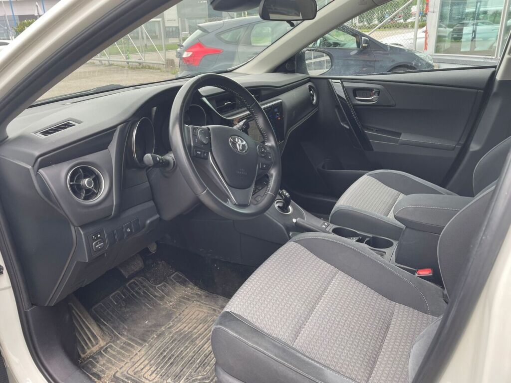 Toyota Auris 2018 1,8 Hybrid Active Edition / Suomiauto / P-Kamera / Navigointi / Lohko + SP