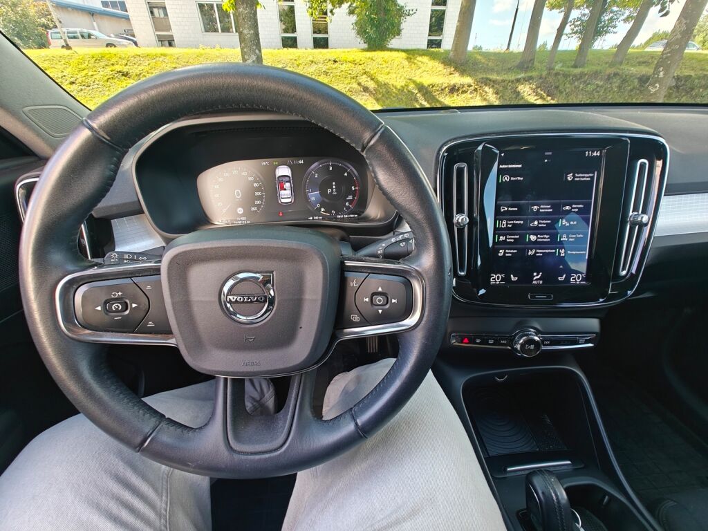 Volvo XC40 2018 D3 Business aut / Webasto / Led-ajovalot / Blis / Navigointi