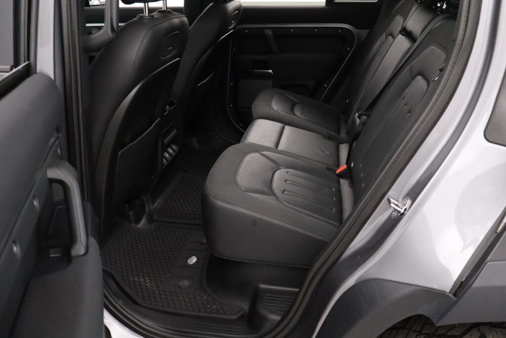 Land Rover Defender 2020 110 D240 S Launch Edition /Keyless/ Apple Car Play/ Webasto/ Koukku