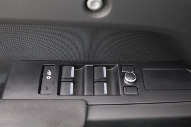 Land Rover Defender 2020 110 D240 S Launch Edition /Keyless/ Apple Car Play/ Webasto/ Koukku