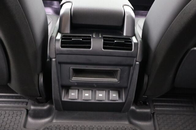 Land Rover Defender 2020 110 D240 S Launch Edition /Keyless/ Apple Car Play/ Webasto/ Koukku