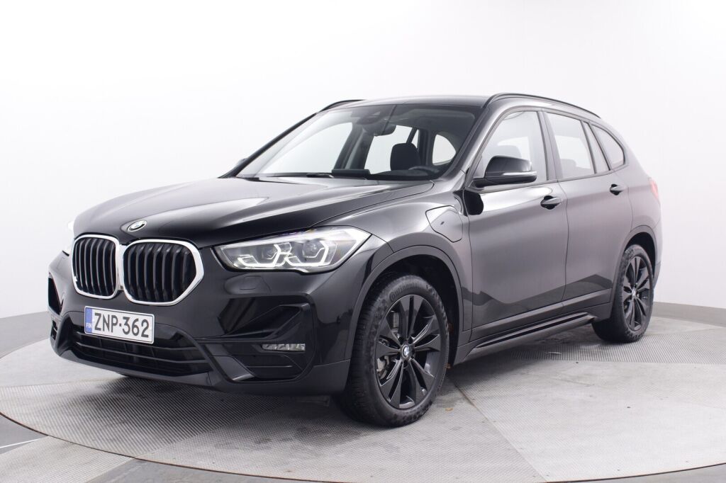 BMW X1 2021 F48 xDrive25e A Charged Edition Sport / HUD / Navi Plus / Vetokoukku