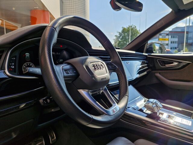Audi Q8 2021 60 TFSI e 340 kW quattro tiptronic / HUD / S urheiluistuimet / Panoraama / Koukku / Ilma-alusta / Matrix / 22" vanteet