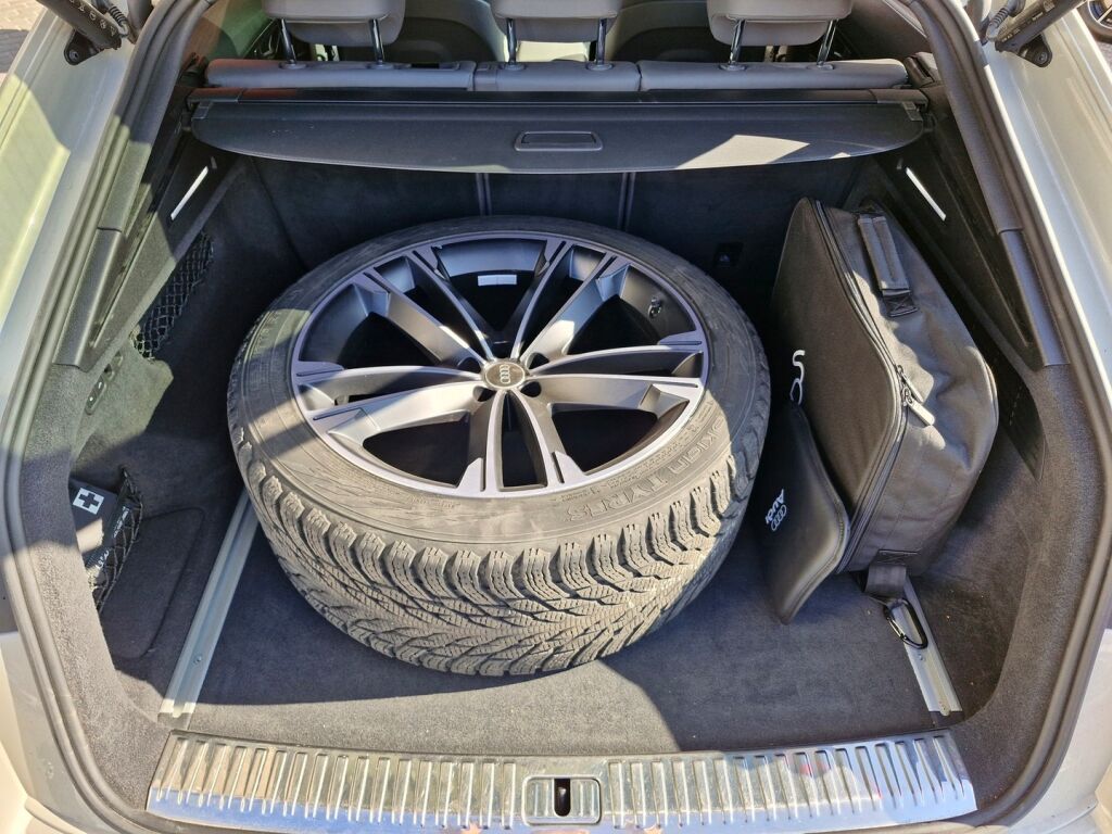 Audi Q8 2021 60 TFSI e 340 kW quattro tiptronic / HUD / S urheiluistuimet / Panoraama / Koukku / Ilma-alusta / Matrix / 22" vanteet