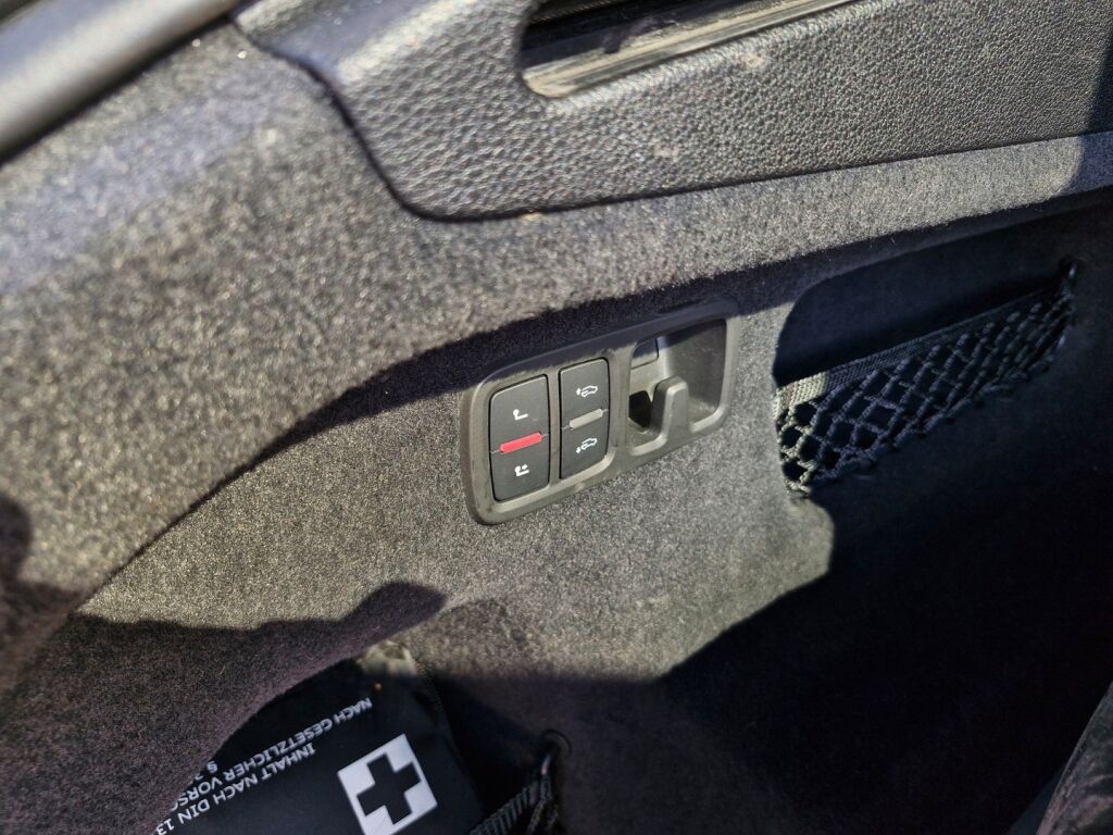 Audi Q8 2021 60 TFSI e 340 kW quattro tiptronic / HUD / S urheiluistuimet / Panoraama / Koukku / Ilma-alusta / Matrix / 22" vanteet