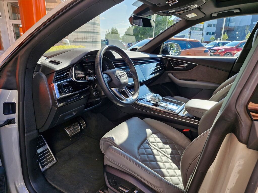 Audi Q8 2021 60 TFSI e 340 kW quattro tiptronic / HUD / S urheiluistuimet / Panoraama / Koukku / Ilma-alusta / Matrix / 22" vanteet