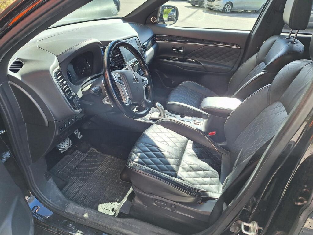 Mitsubishi Outlander PHEV 2019 Instyle 4WD 5P / 360 Kamerat / Timanttinahat /  Koukku /