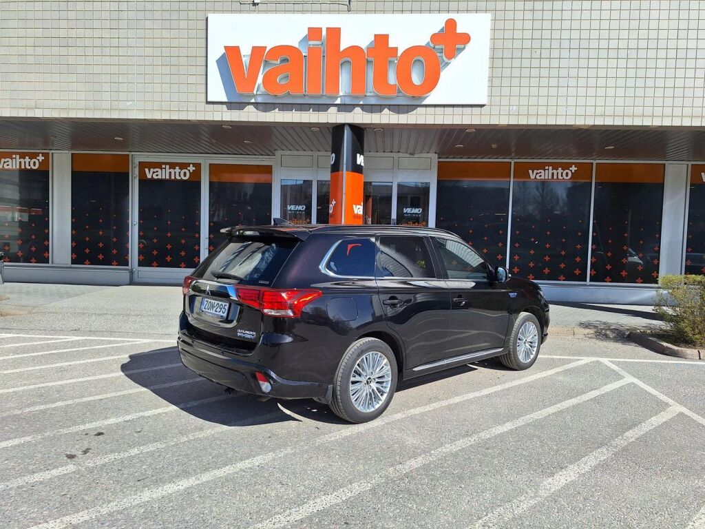 Mitsubishi Outlander PHEV 2019 Instyle 4WD 5P / 360 Kamerat / Timanttinahat /  Koukku /