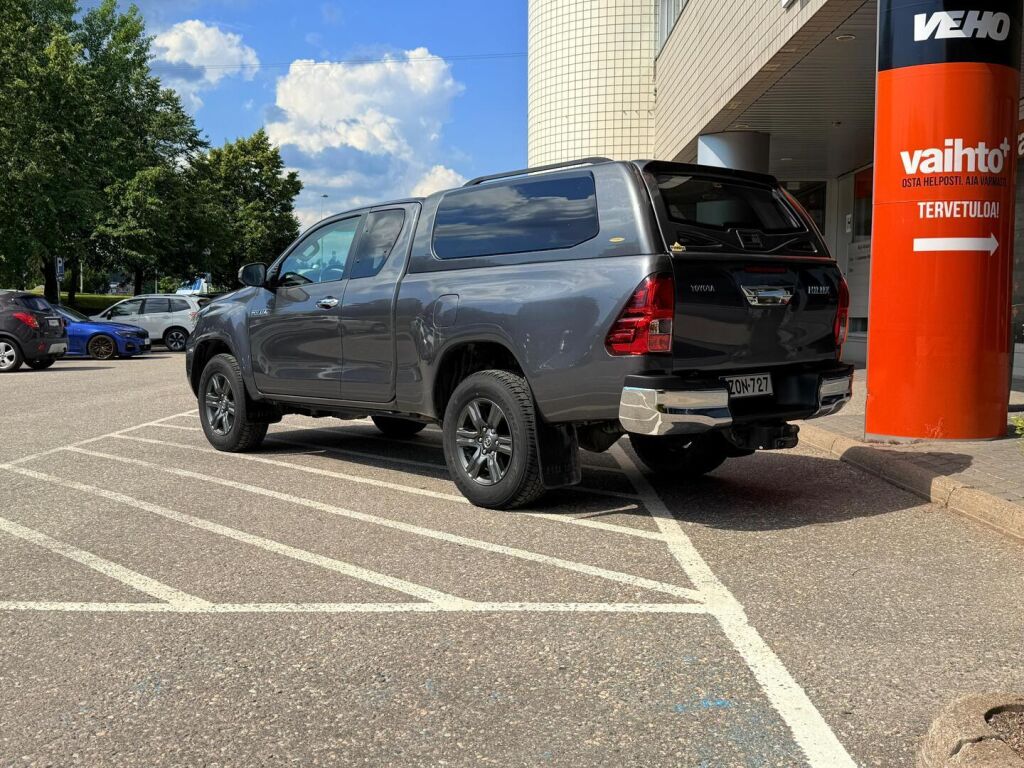 Toyota Hilux 2022 Extra Cab 4WD 2,4D Active / ALV-Vähennyskelpoinen / Vetokoukku / Vakkari / Merkkiliikkeen huoltokirja