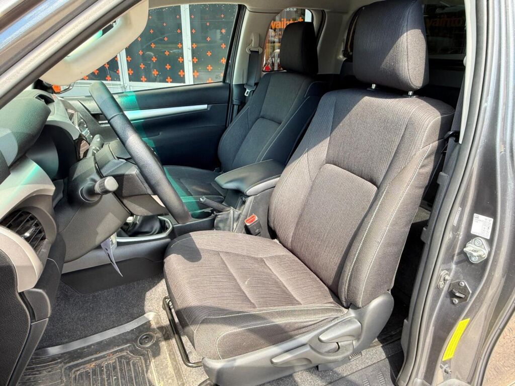 Toyota Hilux 2022 Extra Cab 4WD 2,4D Active / ALV-Vähennyskelpoinen / Vetokoukku / Vakkari / Merkkiliikkeen huoltokirja