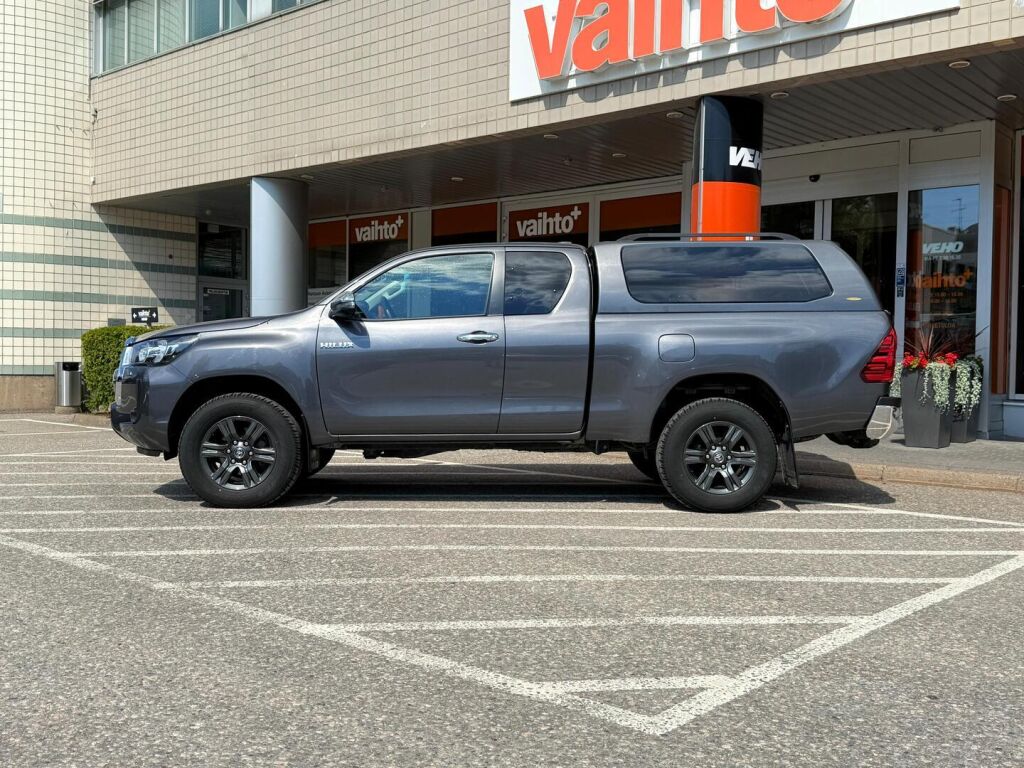 Toyota Hilux 2022 Extra Cab 4WD 2,4D Active / ALV-Vähennyskelpoinen / Vetokoukku / Vakkari / Merkkiliikkeen huoltokirja