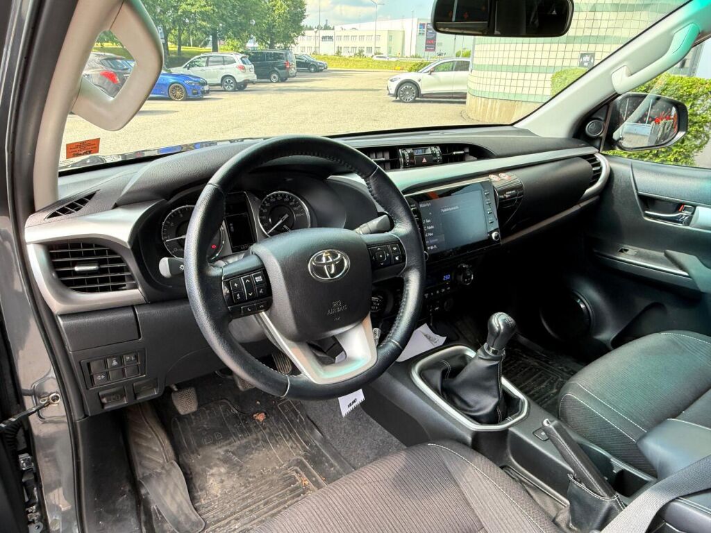 Toyota Hilux 2022 Extra Cab 4WD 2,4D Active / ALV-Vähennyskelpoinen / Vetokoukku / Vakkari / Merkkiliikkeen huoltokirja