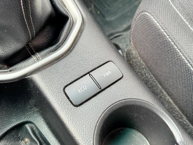 Toyota Hilux 2022 Extra Cab 4WD 2,4D Active / ALV-Vähennyskelpoinen / Vetokoukku / Vakkari / Merkkiliikkeen huoltokirja
