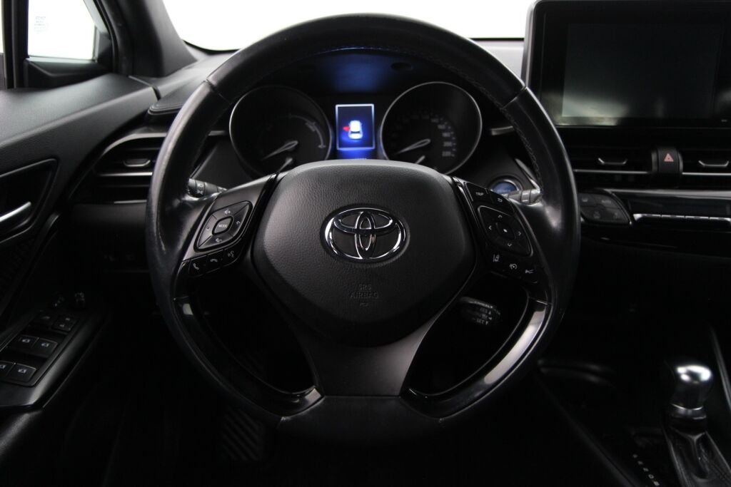 Toyota C-HR 2018 1,8 Hybrid Active / Kamera / Navi / Kessy / Kaistavahti / Vakkari