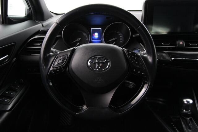 Toyota C-HR 2018 1,8 Hybrid Active / Kamera / Navi / Kessy / Kaistavahti / Vakkari