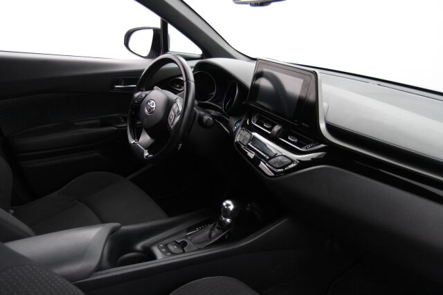 Toyota C-HR 2018 1,8 Hybrid Active / Kamera / Navi / Kessy / Kaistavahti / Vakkari