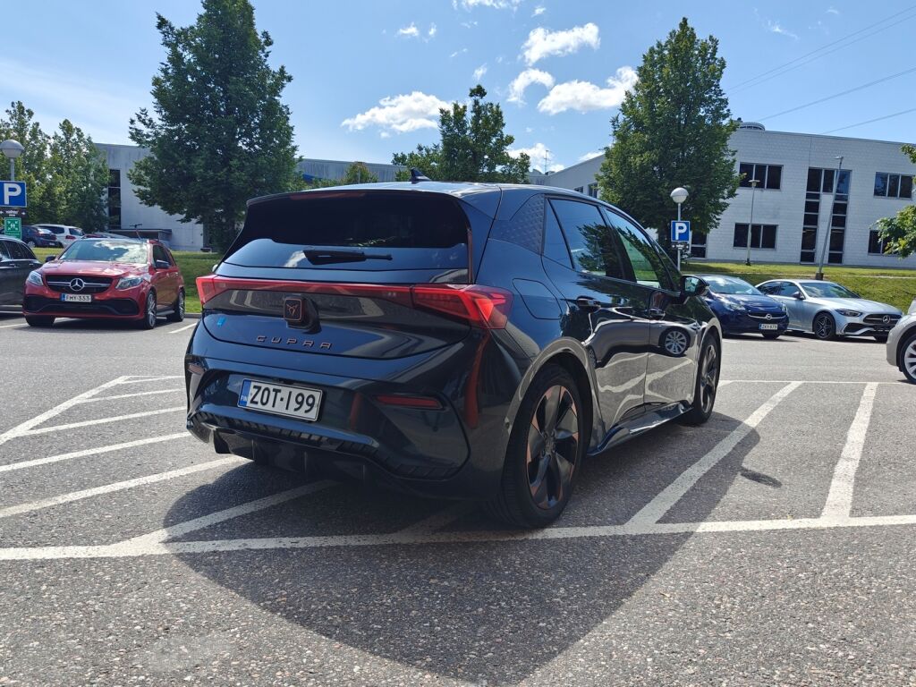 CUPRA Born 2023 e-Boost 170 kW 77 kWh IMPULSE / Beats Audio / 360 Kamerat / HUD / Lämpöpumppu / 1-Omisteinen