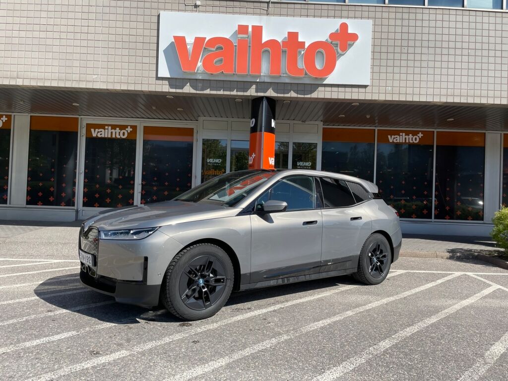 BMW iX 2023 xDrive50 Fully Charged / Harman Kardon / Vetokoukku / Laser / Panorama